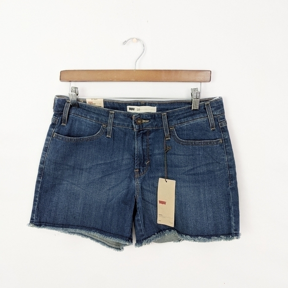 NWT women's Size 10 Levi shorts - Picture 1 of 5